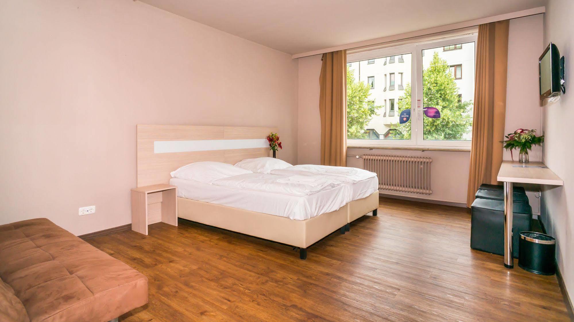 Smart Stay - Hostel Munich City Bagian luar foto